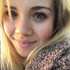 Meet your Posher, Lily